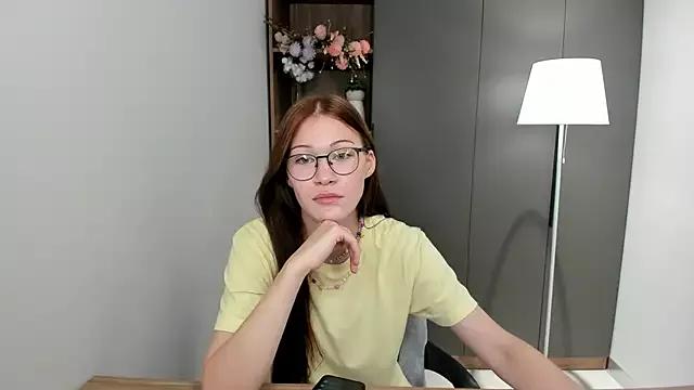 Cling to live show with KarisaKusner from StripChat 