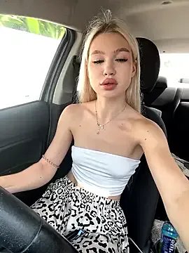 Kiss_Aurora_ on StripChat