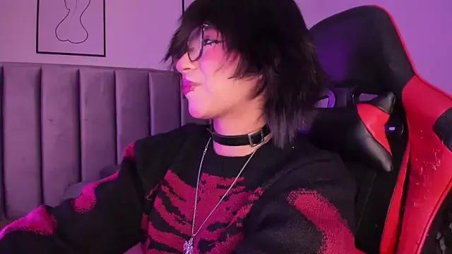 Cling to live show with Kitty_Gang from StripChat 
