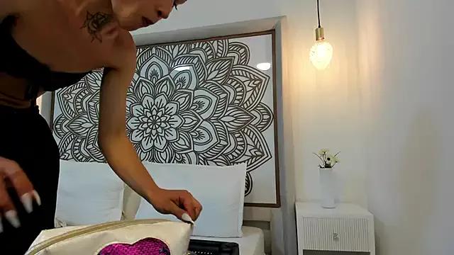 Cling to live show with Lizz_Luna from StripChat 