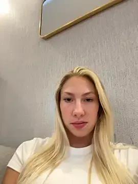 LuisaBecker on StripChat