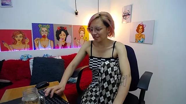 Cling to live show with MARIANADIRTY from StripChat 