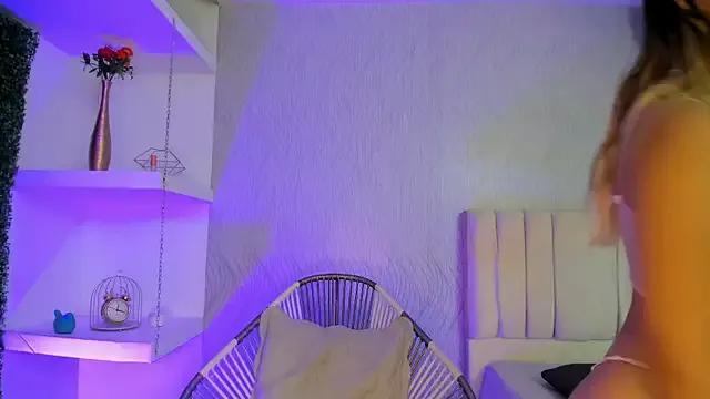 Cling to live show with miranda_villa from StripChat 