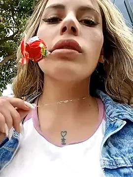 Misscata1106 — Show titis public