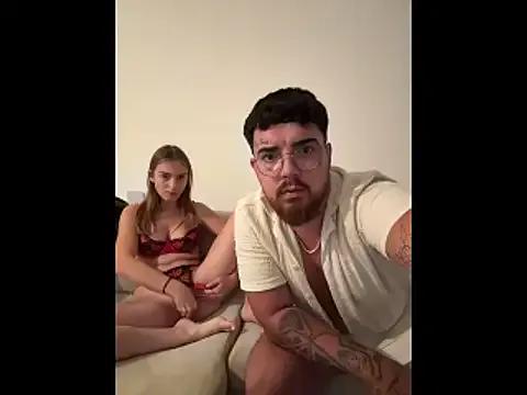 MrAndMrsSavage on StripChat