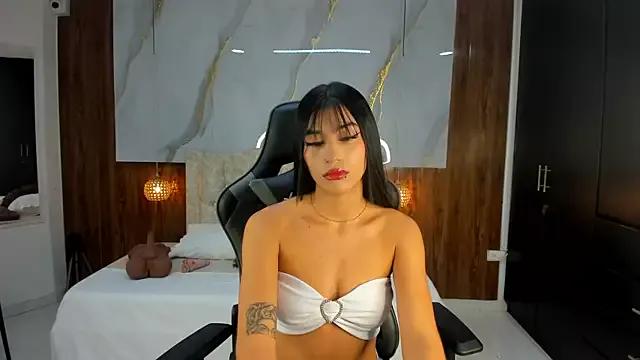 Cling to live show with Nicolee19 from StripChat 
