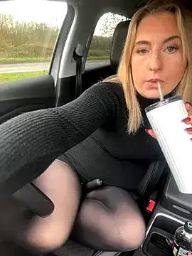 RebeccaSquirtsXXX on StripChat 