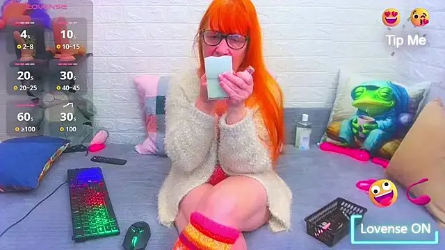 RedHousewife on StripChat