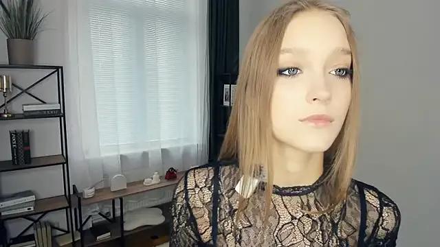 StripChat SerrenaAa is Freechat SerrenaAa — air kiss to start