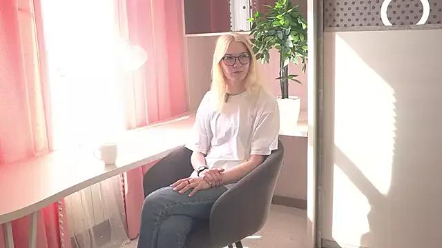 Cling to live show with SharylSmalt from StripChat 