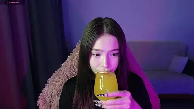 Cling to live show with ShyVivi from StripChat 