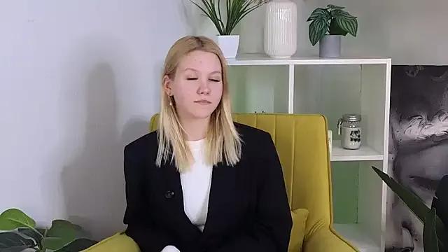 Cling to live show with SilviaHigh from StripChat 