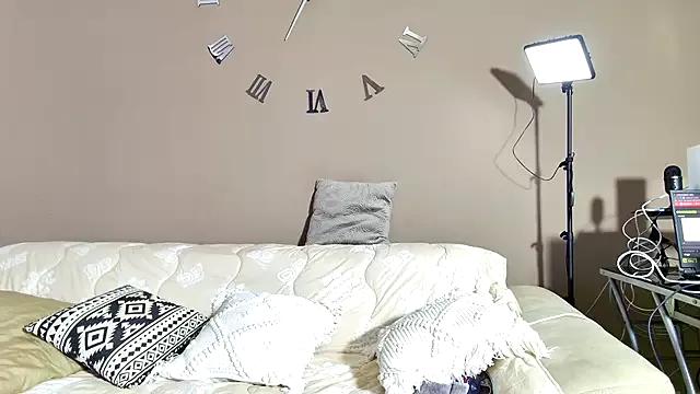 Cling to live show with snowpanter from StripChat 