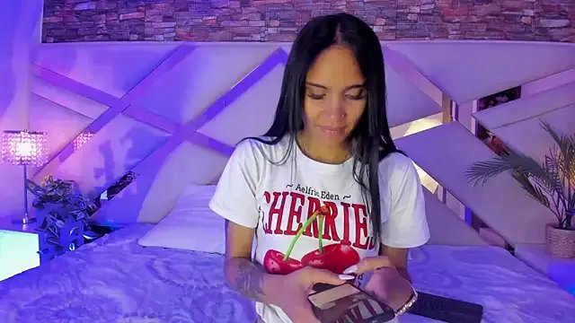 sophie_pariss on StripChat