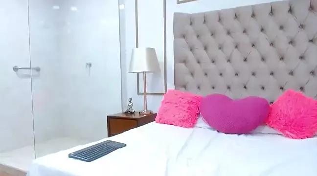 Cling to live show with Sophy_wm from StripChat 