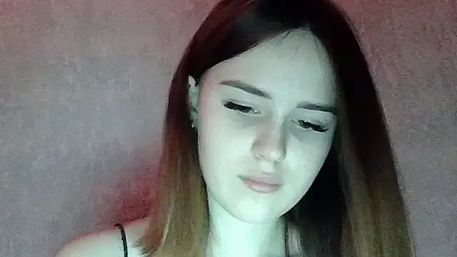 SweetLoraa on StripChat