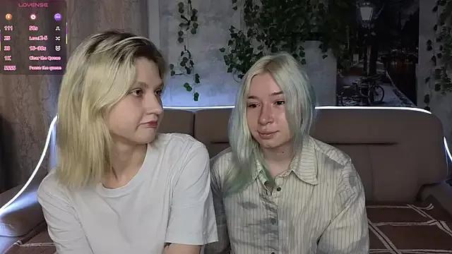 Cling to live show with TashaWarthen from StripChat 