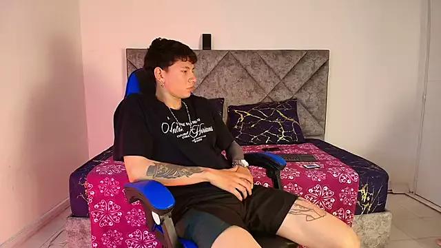 Cling to live show with Tatiiana_n_Damiian from StripChat 