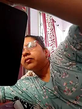 Freechat thanusi_2 on StripChat