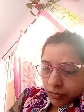 Freechat thanusi_2 on StripChat