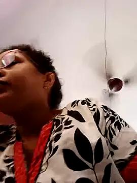 Freechat thanusi_2 on StripChat