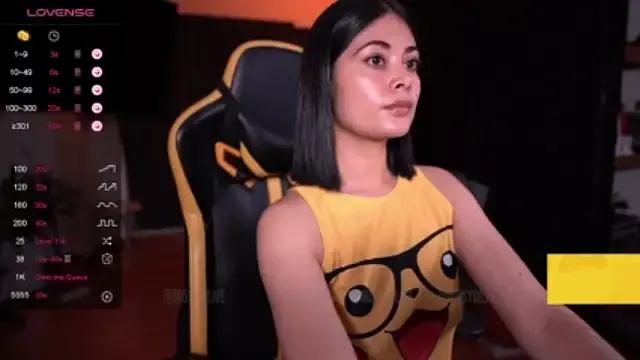 Cling to live show with Yinlive from StripChat 